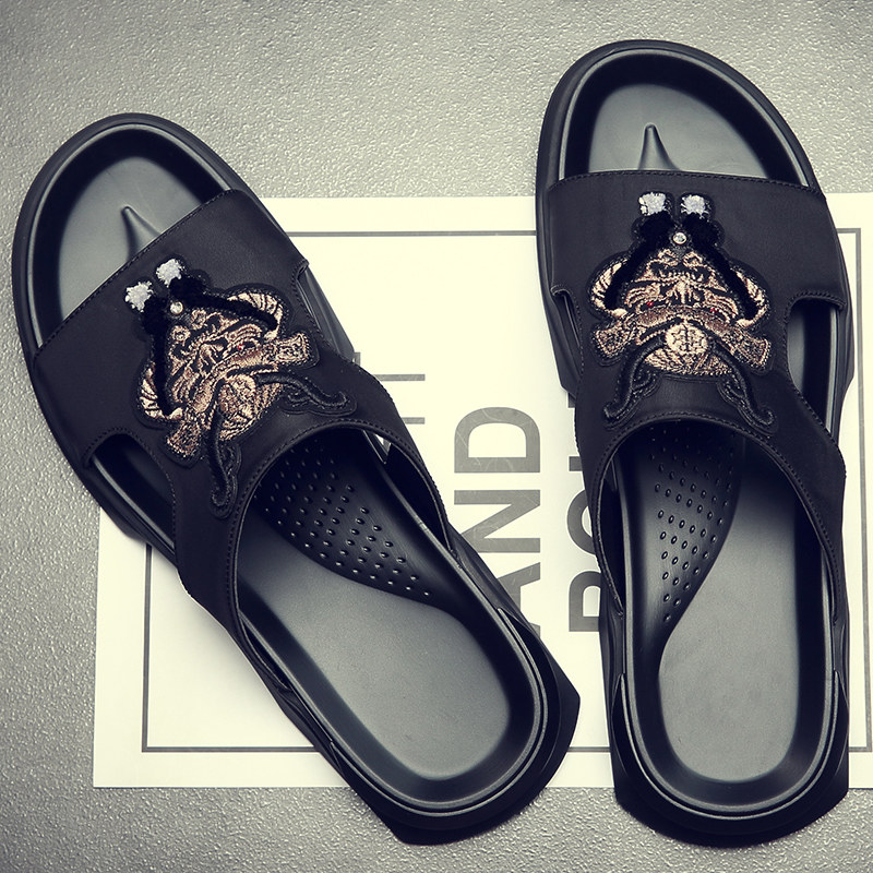 Slippers men wear summer new fashion personality anti-slip anti-odor soft bottom wear-resistant high-grade leather word cold drag man