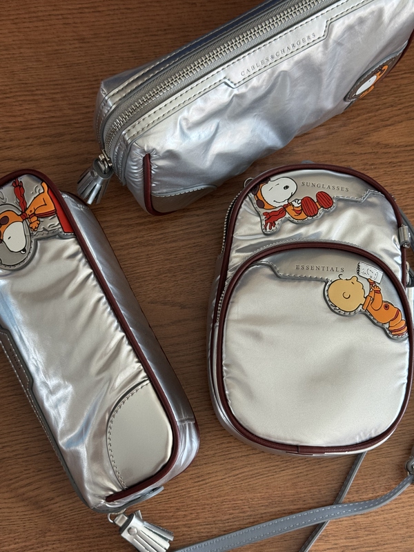 Snoopy Collaboration Space Series Mobile Phone Crossbody Bag and Makeup Bag Snoopy Collaboration Space Series Mobile Phone Crossbody Bag and Makeup Bag