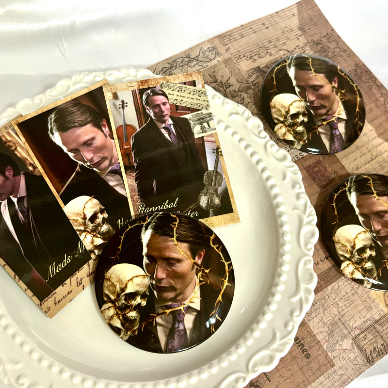 Mads Mikkelsen Hannibal Merchandise Shiny Gold Skull Badge European and American Photo Card