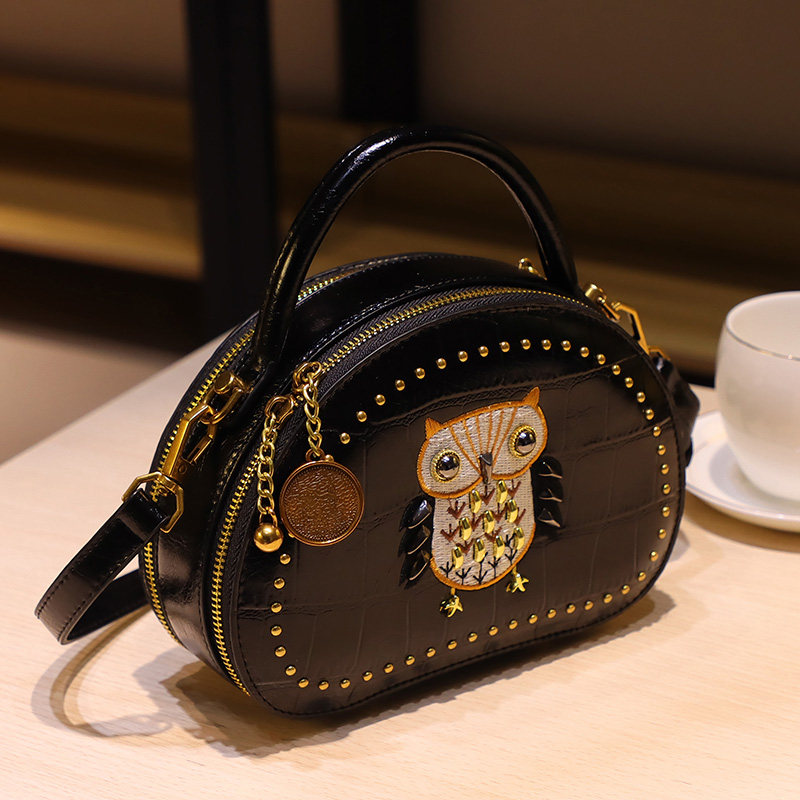 Authentic light luxury brand high-end handbag, semi-circular shoulder crossbody bag, women's bag 2024 new versatile trend