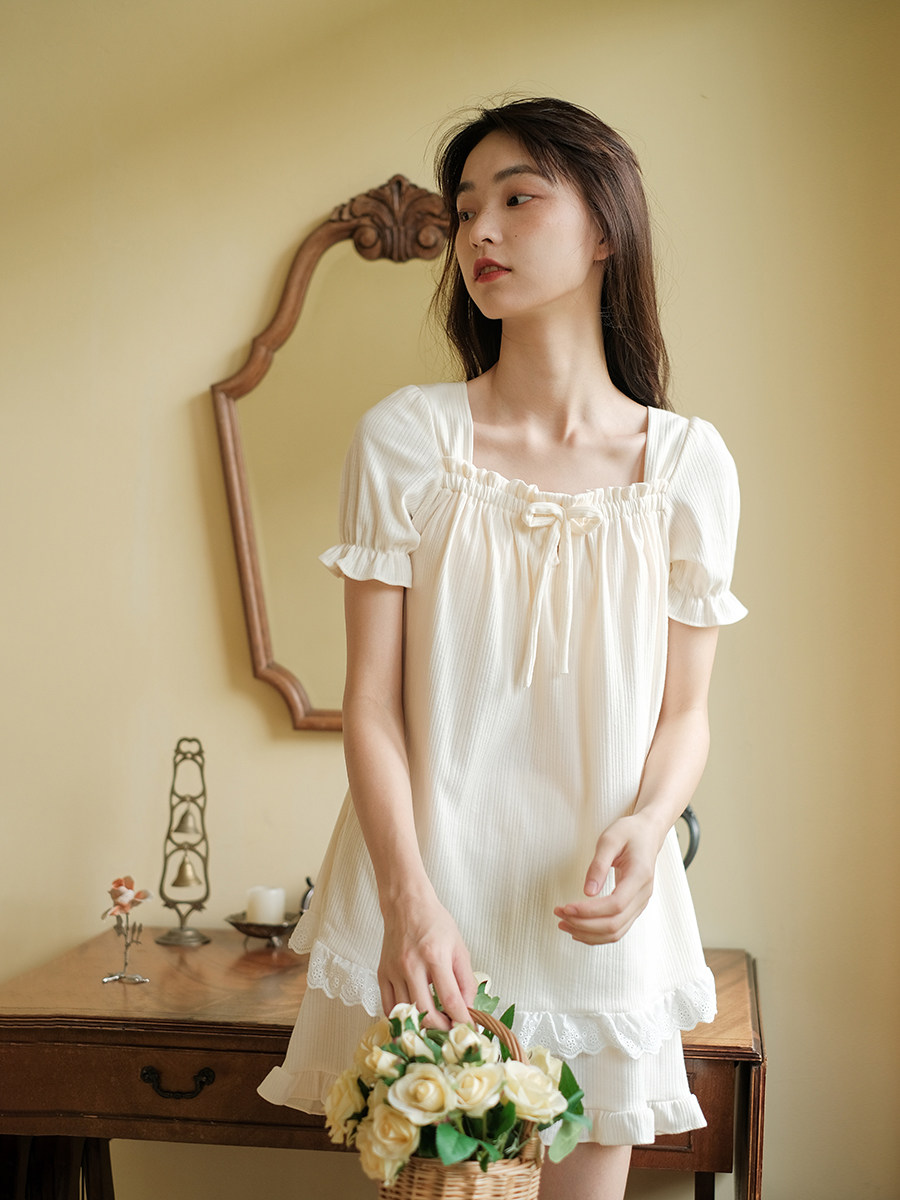 Xin help Bra summer new small fresh solid color home clothing set ruffled blouse shorts pajamas women
