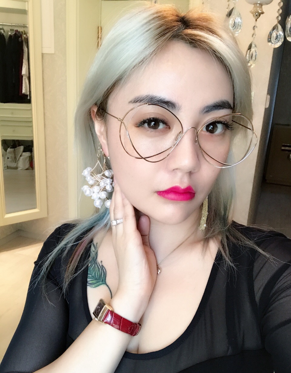 Zhang Yunlei Wu Yifan Di Lieba với cặp kính râm tương tự kính râm nữ ngôi sao tròn 2018 vào kính râm chơi mắt kính râm nam