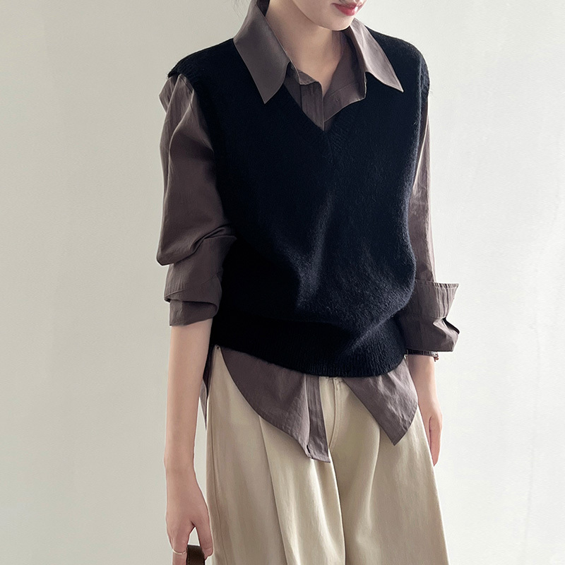 Black Vest for Women, Spring and Autumn 2026 New Style, Women's Sweater Paired with a Shirt, Layered Knit Vest for Outerwear