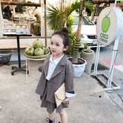 . Childrens Suit xuân 2020 cậu bé mới và cô gái đẹp trai phù hợp với thời trang áo khoác bé pleated ngực váy.