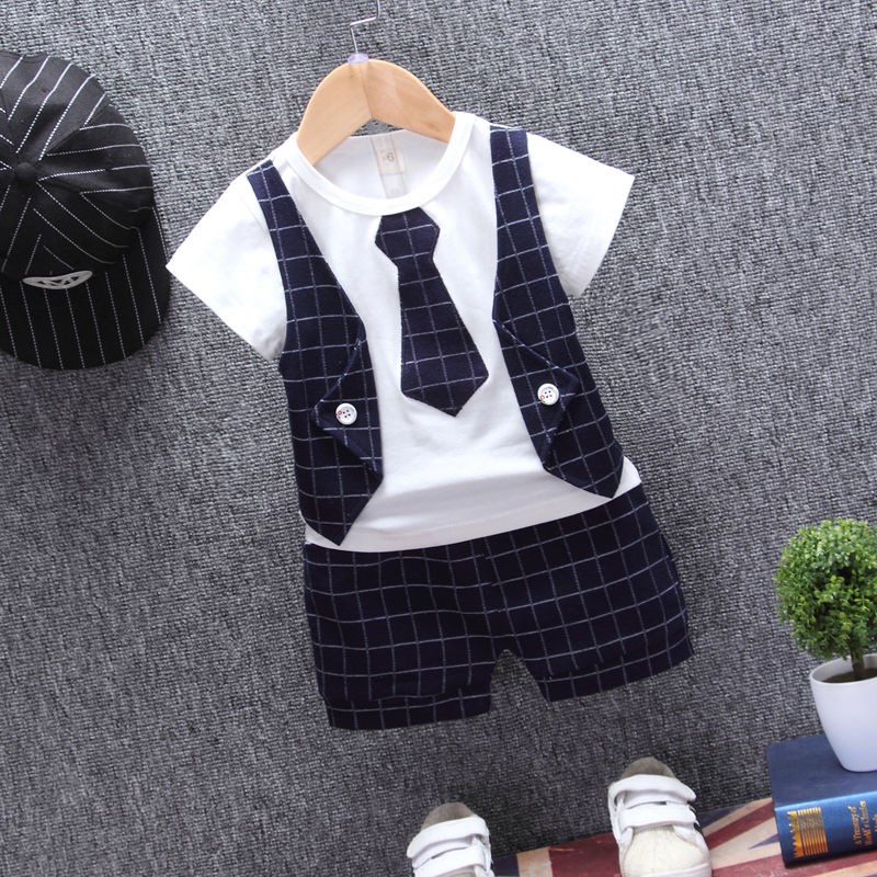 . Childrens mùa xuân 2020 Hàn Quốc phiên bản bộ cậu bé ngắn tay áo top quần short childrens trẻ em quần áo hai mảnh.