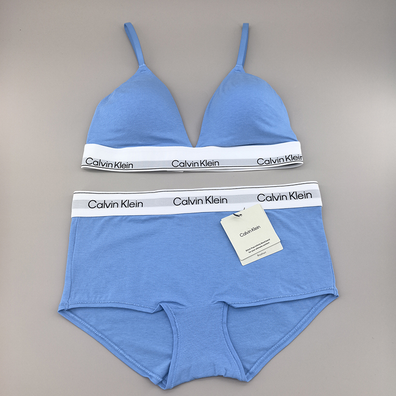 Celebrity-Inspired Modern Gravity Bra Ck Genuine Women's Wireless Triangle Bra with Chest Pads Qf5650