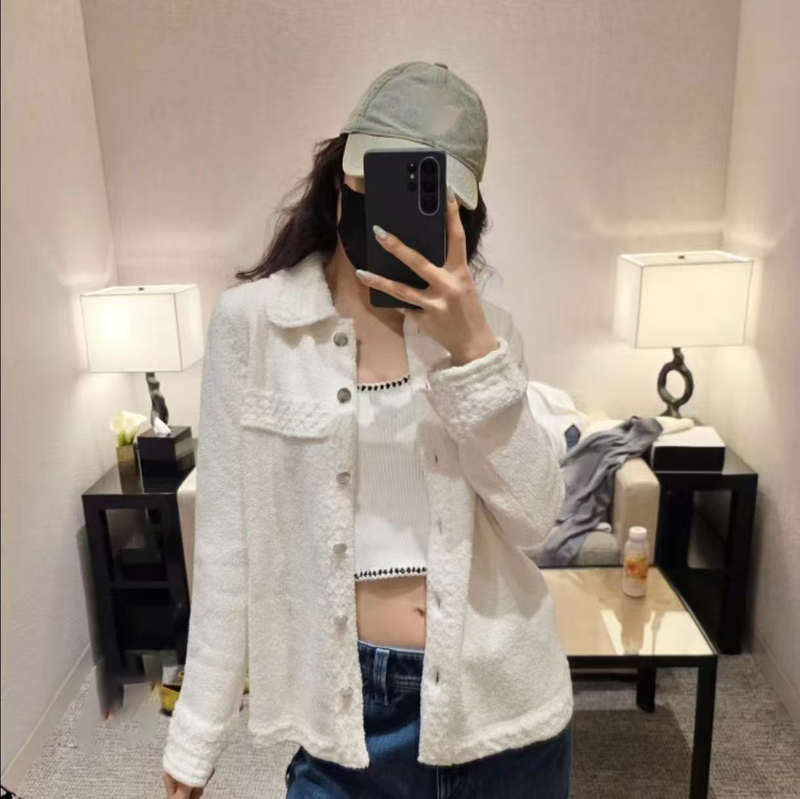 2026 Early Spring French Style White Doll Collar Knitted Single-Breasted Elegant Silk Comfortable Knitted Cardigan Jacket for Women
