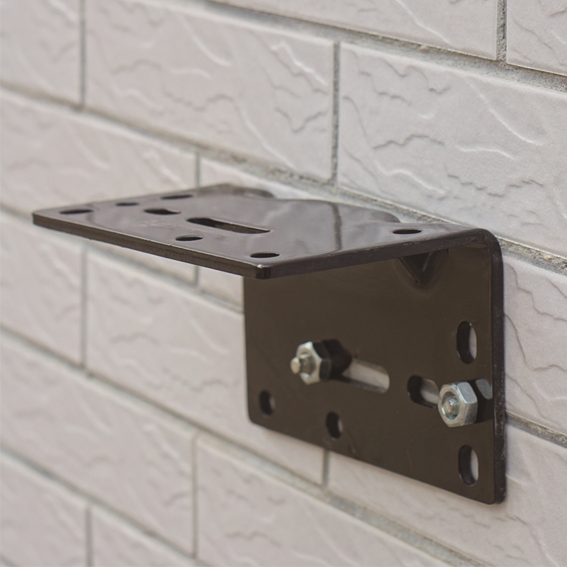 Installation of fixed fittings for the wall mounting of the winch holder base