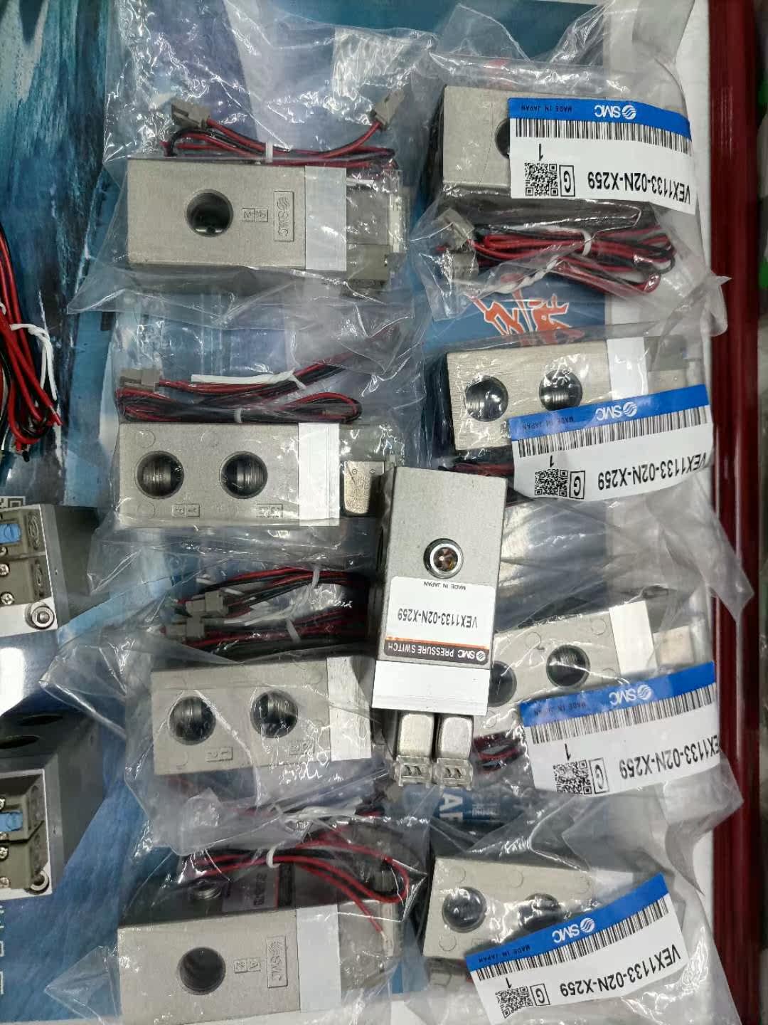 Brand new original SMC solenoid valve VEX1A33 VEX1B33 VEX3121-015MOZ-F