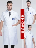 У мужских коротких рукавов есть круглые этикетки