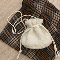 Ancient sense retro cute handmade lamb fleece plush plush shoulder shoulder cross body bag W