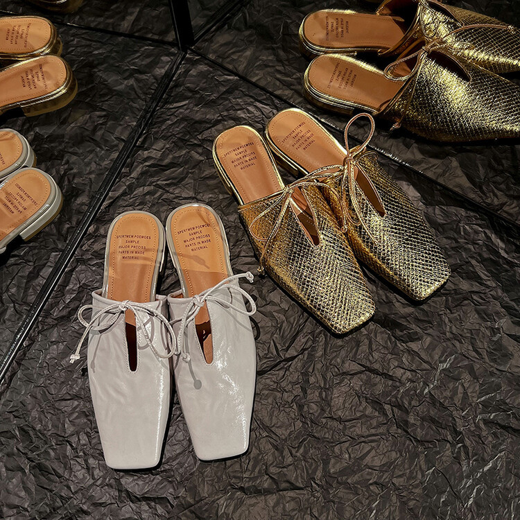 Chestnut~~Square-Toe Sandals for Women 2026 Summer New Style Flat White British Style Slippers with Straps Lazy Slippers