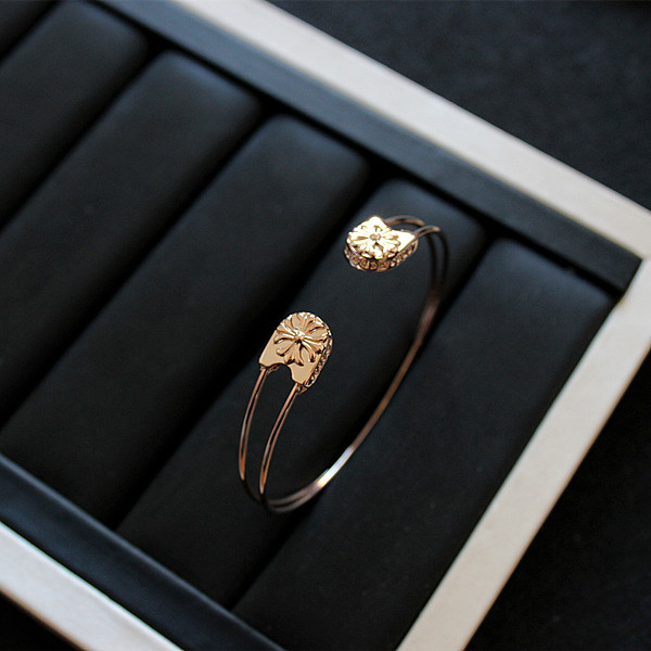 Dachang đuôi hàng hóa mạ điện bảo vệ màu kim loại hoang dã siêu flash zircon rhinestone hoa hình học vòng đeo tay phụ kiện tính khí nữ - Vòng đeo tay Cuff lac tay dep