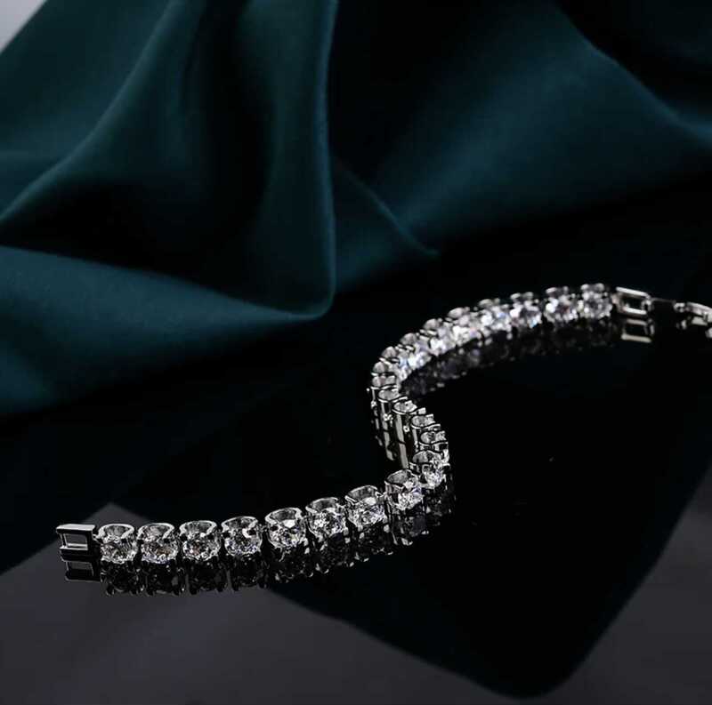 Imported Moissanite Full Diamond Bull Head Bracelet, 925 Sterling Silver Inlaid with 10-Point Stones, Exquisite and Versatile Style for Fashionable Women