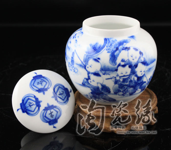 Offered home - cooked made in blue and white porcelain of jingdezhen hand - made tea caddy fixings ritual 【 】 a joyful childhood pu - erh tea tieguanyin
