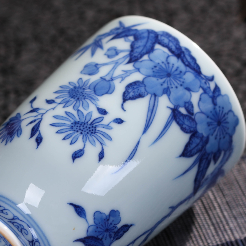 Offered home - cooked checking ceramic pressure hand a cup of tea cups in jingdezhen porcelain tea master hand sample tea cup of blue and white porcelain cup