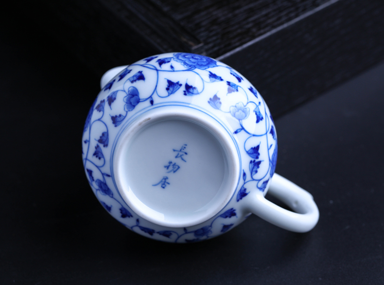 Offered home - cooked hand - made of blue and white porcelain in jingdezhen porcelain tea set fair keller of tea by hand points tea tea exchanger with the ceramics