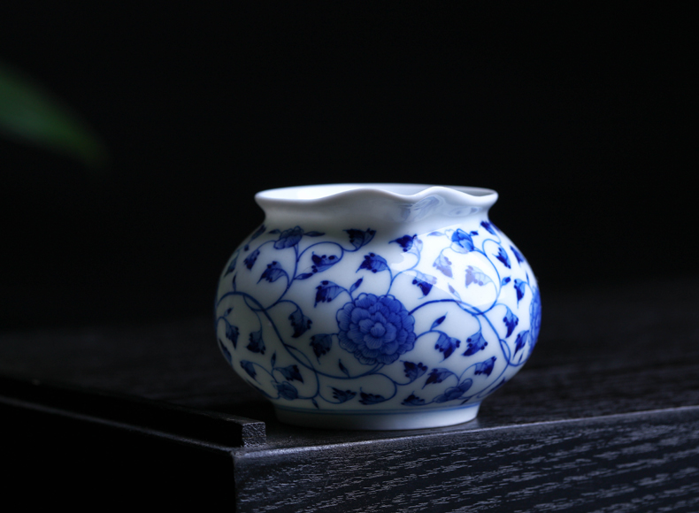 Offered home - cooked hand - made of blue and white porcelain in jingdezhen porcelain tea set fair keller of tea by hand points tea tea exchanger with the ceramics
