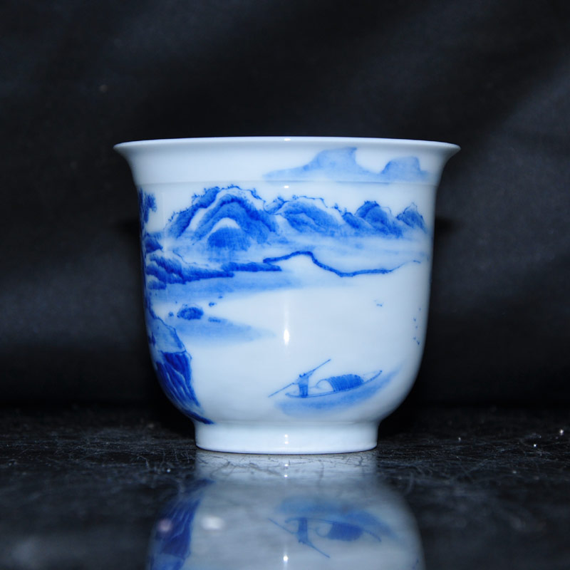 Offered home - cooked in jingdezhen blue and white porcelain tea set sample tea cup hand - made single cup [and] pressure hand glass cup cup