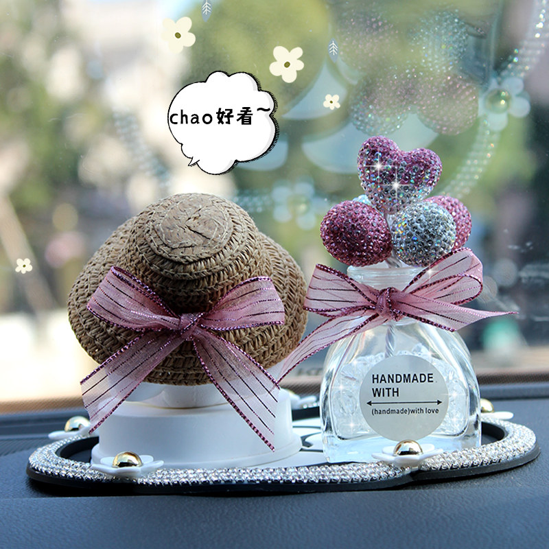 Car swing piece 2021 new net red grass hat Rabbit baby in car Ornament Cute On-board Middle Control Desk Decorative supplies