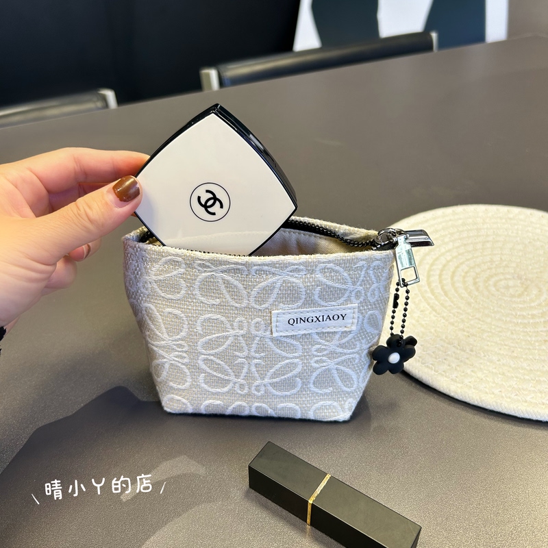 Embroidered Mini Makeup Bag, High-End Cosmetic Pouch, Small Inner Bag, Portable Makeup Bag, Lipstick and Cushion Storage Bag