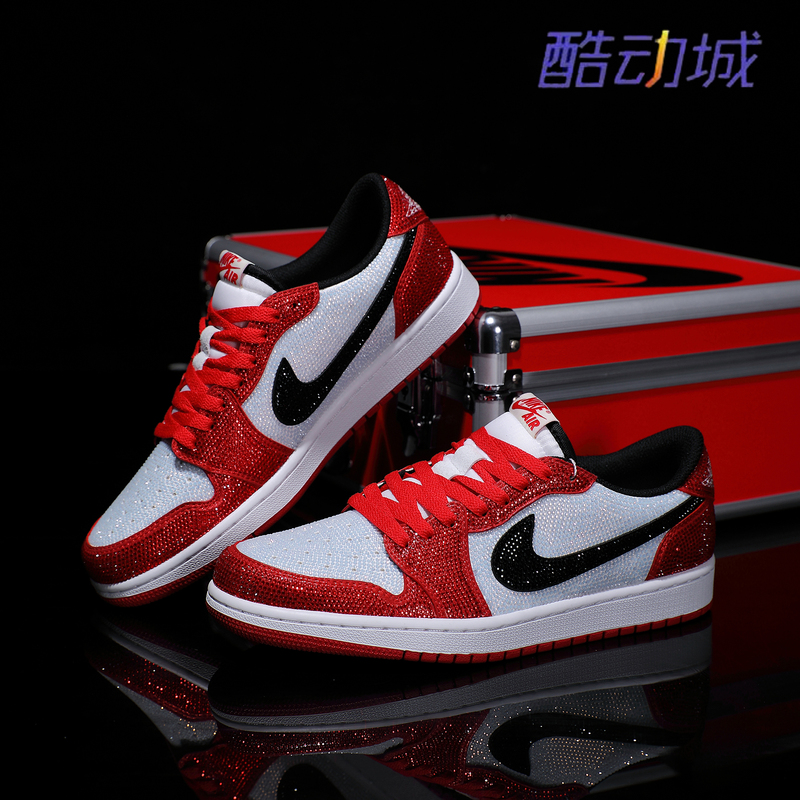Nike Custom Sneakers Nike Air Jordan 1 Red and White Chicago Starry Diamond Wedding Shoes for Men and Women Nike Custom Sneakers Nike Air Jordan 1 Red and White Chicago Starry Diamond Wedding Shoes for Men and Women