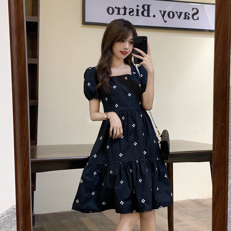 French Square-Neck Embroidered Floral Dress for Women, Summer Petite High-Waisted Slimming A-Line Skirt, Korean Style Sweet and Gentle French Square-Neck Embroidered Floral Dress for Women, Summer Petite High-Waisted Slimming A-Line Skirt, Korean Style Sweet and Gentle