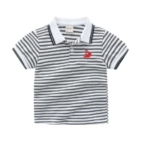 Чернокожий черный парусная лодка