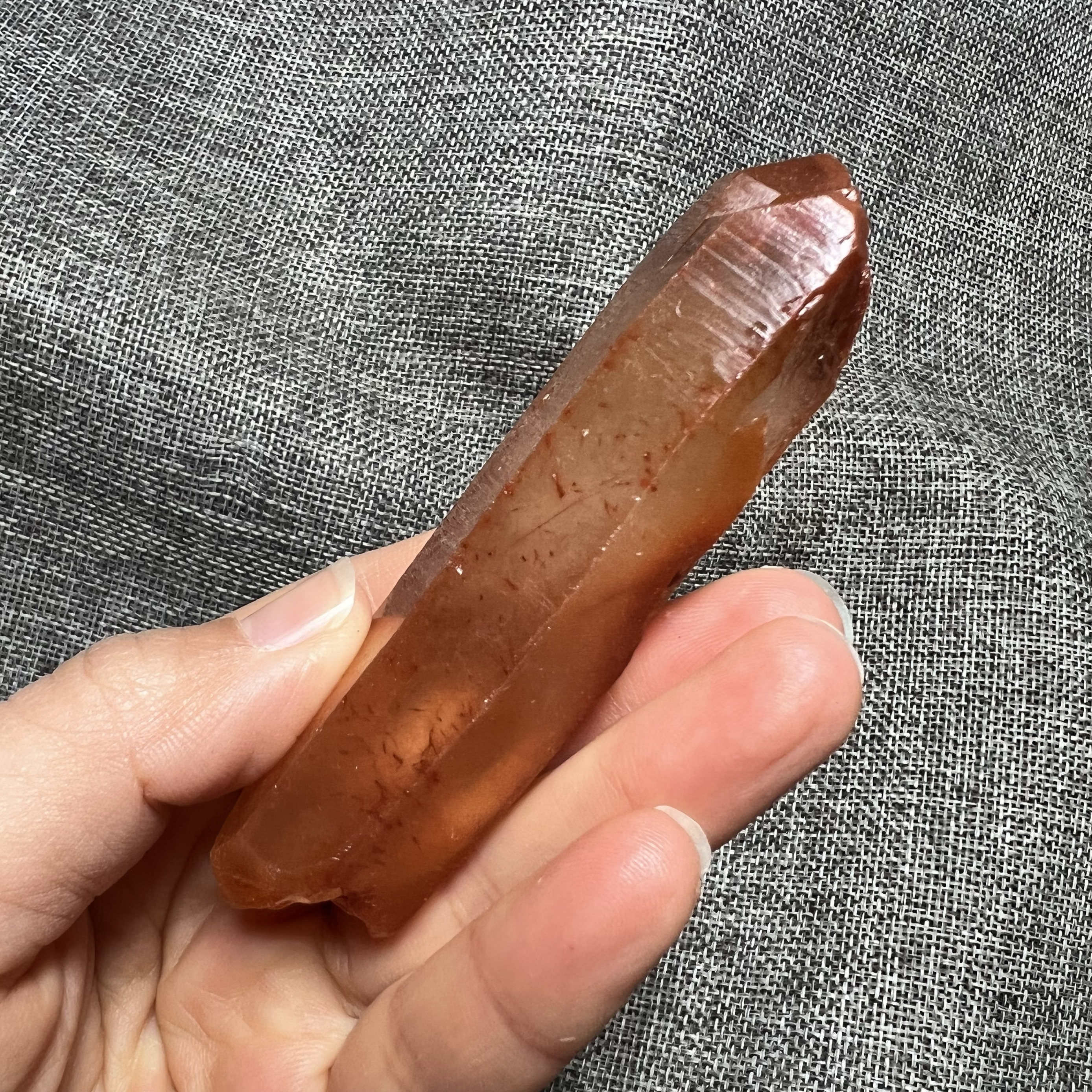 双尖红兔毛绿碧玺共生水晶柱摆件：神秘宝石的奇幻之旅✨