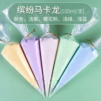 Красочный набор кремовых макарон