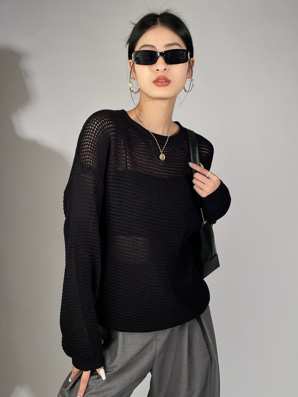 Light and Mature Style, Slightly Sheer, Hollow-Out Sun-Protective Long-Sleeve Blouse for Women, Summer Ice Silk Mesh Design, Slimming Air-Conditioning Blouse, Thin