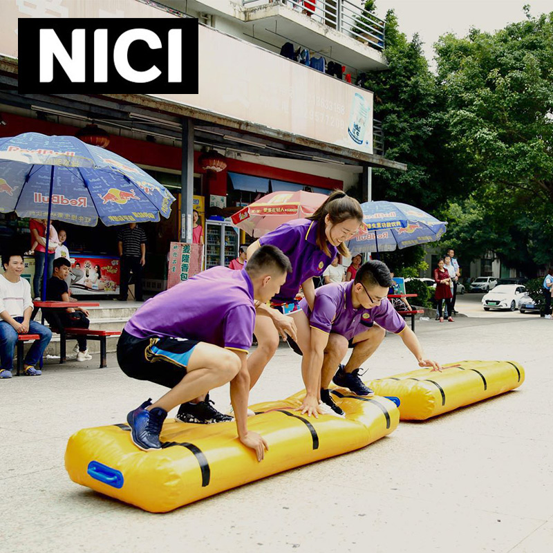 Fun sports meeting props work together in the same boat inflatable caterpillar team building game expansion training