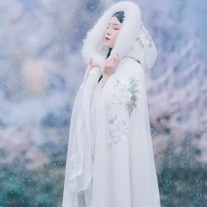 Cloak Hanfu women's autumn and winter style plus velvet thickened large fur collar long cape white super immortal Chinese style antique coat