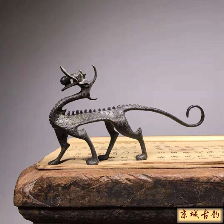 Antique Miscellaneous collection Wenfang Four Treasures Calligraphy supplies Dragon pen holder Chinese Dragon Pen holder Dragon spit bead pen holder