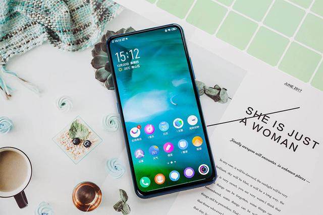 双屏手机，努力做出的创新！