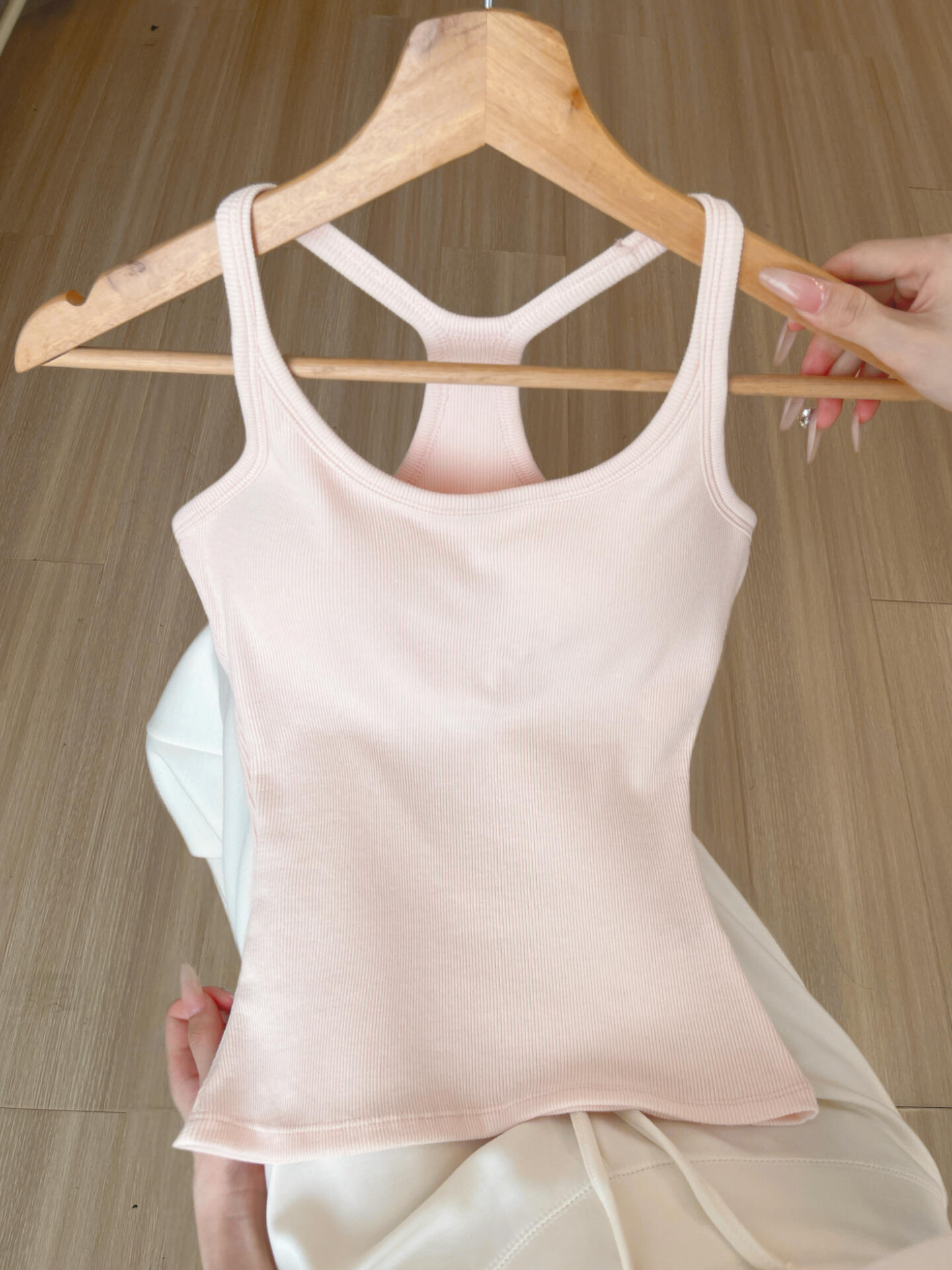 A Pink Tank Top That Doesn'T Look Dark, Is Super Tender and Pure in Its Appeal! It Cinches the Waist to Make You Look Slimmer, Comes with Built-In Breast Pads to Cover Side Breasts, and Has a Small Racerback Strap — تصویر 1