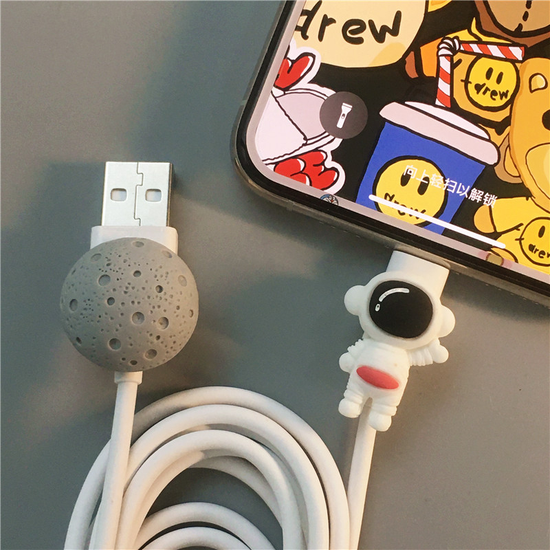 Application of Apple astronaut cartoon charging cord tide Huawei mobile charging Type-C data line oppo lengthened 2 m