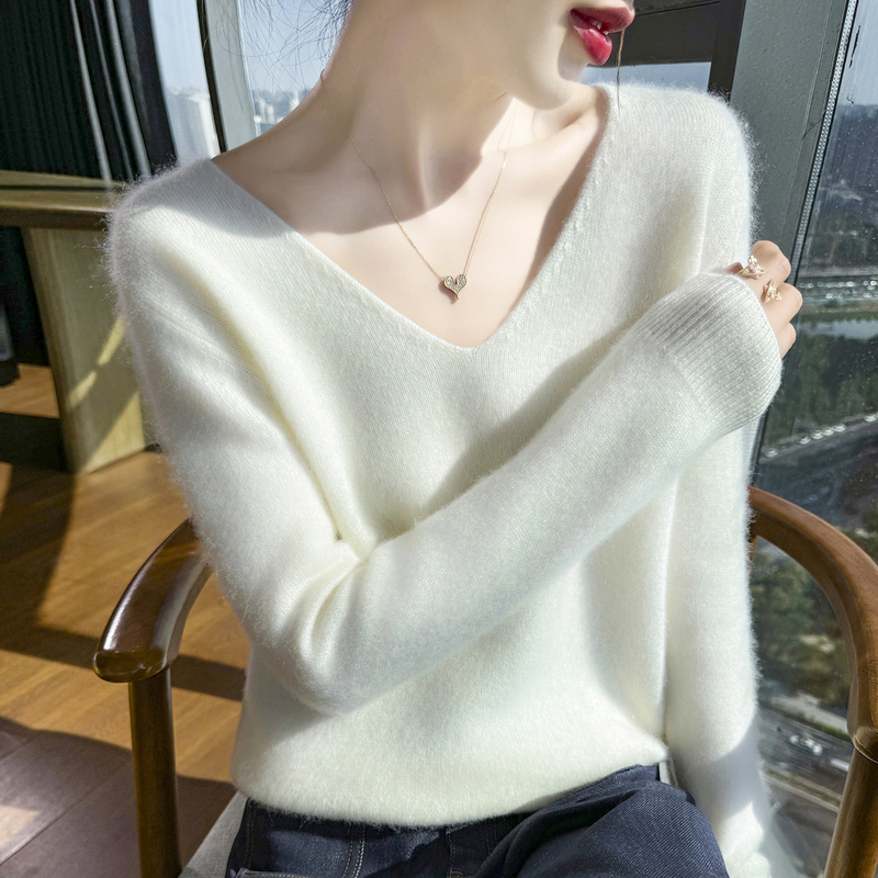Autumn and Winter Solid Color Cashmere Sweater for Women, V-Neck Thickened Base Wool Sweater, Loose and Stylish, Elegant Knitted Sweetheart Neck Sweater Autumn and Winter Solid Color Cashmere Sweater for Women, V-Neck Thickened Base Wool Sweater, Loose and Stylish, Elegant Knitted Sweetheart Neck Sweater