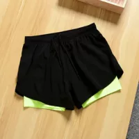 Черный и внутри зеленого