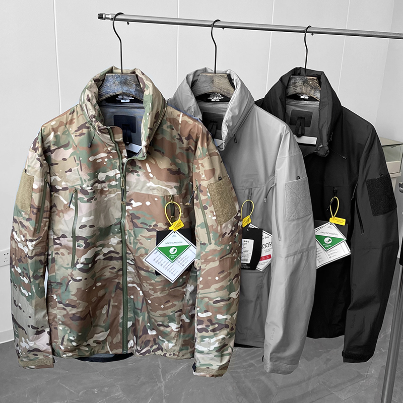 The military version of the alpha series can contain cap pressed hard shell sub - coat anti - airborne and waterproof breathable coat male 14999