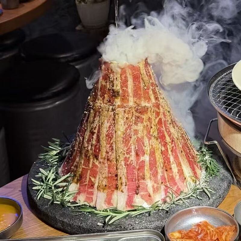 Melamine Creative Cone-Shaped Beef Skewer Barbecue Tableware, Same Style as the Popular Wasabi Village Barbecue Restaurant, Volcano Five-Sliced Pork Plate