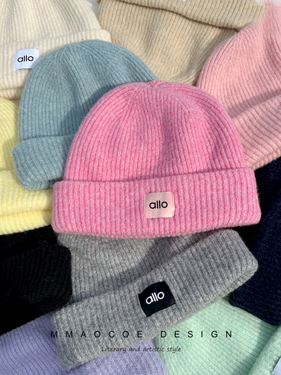 Winter Knitted Hat for Women, Simple and Soft, Warm and Ear-Protecting, Makes the Face Look Smaller, Cold-Proof, Unisex