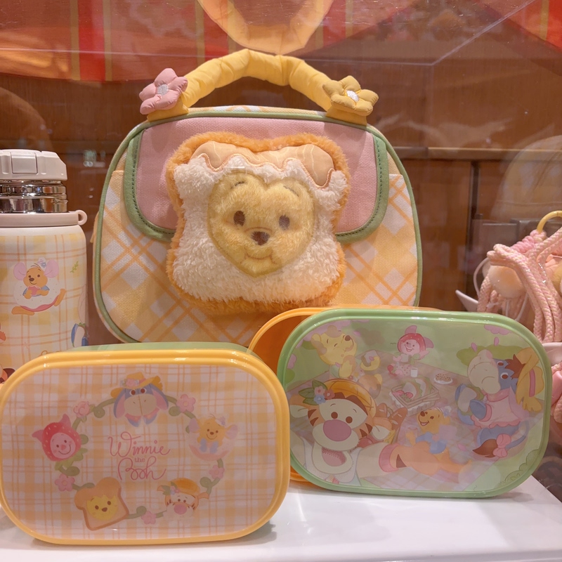 Shanghai Disney Domestic Winnie the Pooh Spring Picnic Series Portable Lunch Bag and Box Set