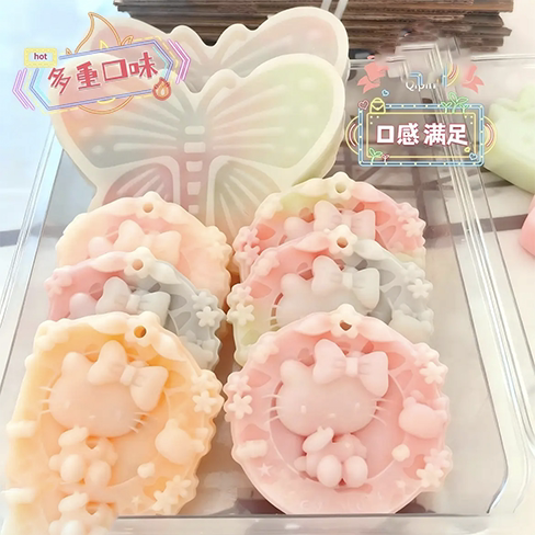 Internet Celebrities Recommend the Mixed-Flavor Sour and Sweet Jam-Filled Chewing Gum, Which Is Bursting with Flavor and Can Be Enjoyed in One Bite to Instantly Relieve Stress