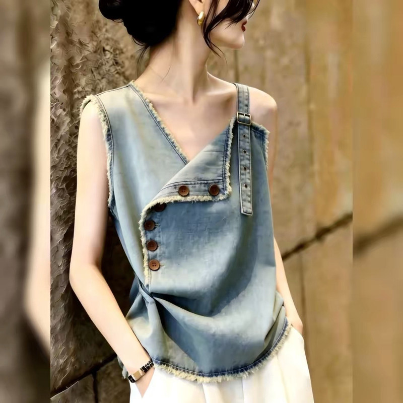 The Boutique Has Withdrawn the Niche Denim Top, New Summer 2026 Model, Light Blue, Waist-Cinching, Slimming, Retro, One-Shoulder Blouse