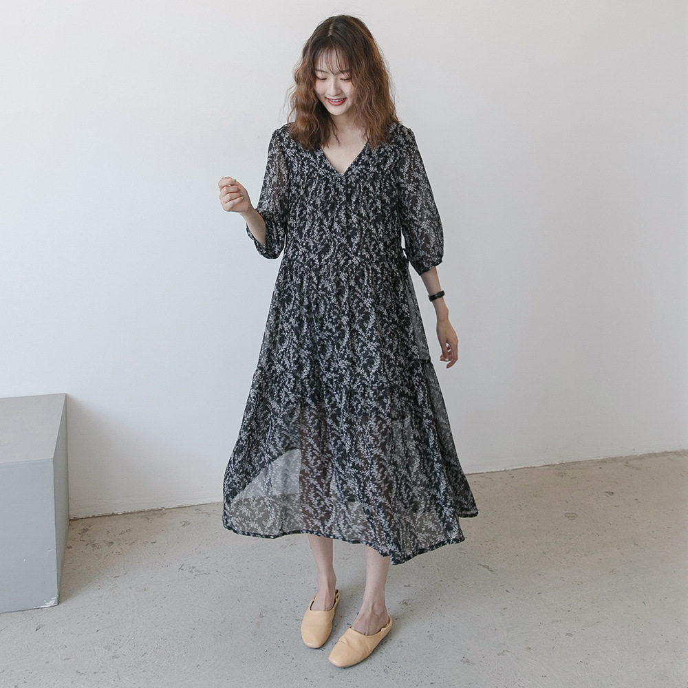 Maternity dress, summer dress, chiffon long skirt, broken flower, small fresh, hot mom, trendy personality, western style, spring and summer, V-neck skirt, trendy