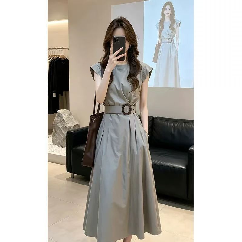 French-Style Elegant Gray Dress for Women, Summer 2026 New Model, Stunningly Beautiful, Waist-Cinching, Slimming Long Dress