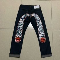 Evergreen Vine cut tail stock has been delured with reins and barefoot danning men to fix small straight drum denim trousers