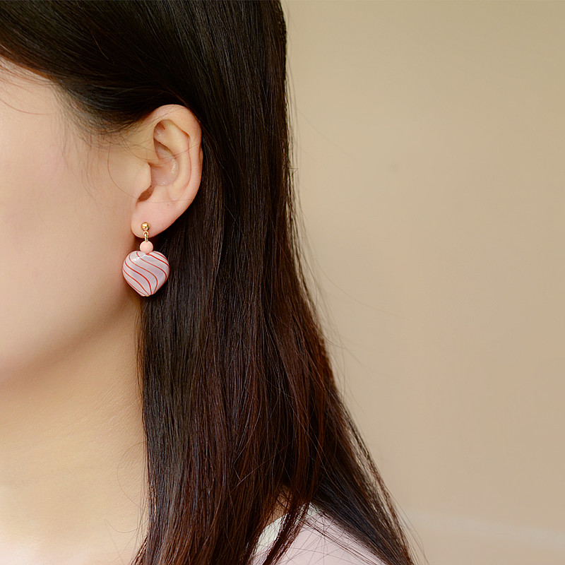Retro glass bubble heart-shaped earrings niche design ear acupuncture high-end temperament new trendy pink 2021