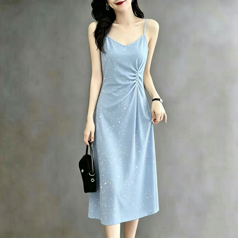New Product: Starry and Sparkling, Elegant Plus-Size Mid-Length Slip Dress with Pleated Waist and Unique Design